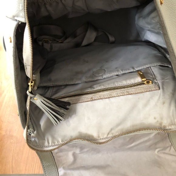 Freshly picked gray backpack ( used with some minor marks ) main image 5